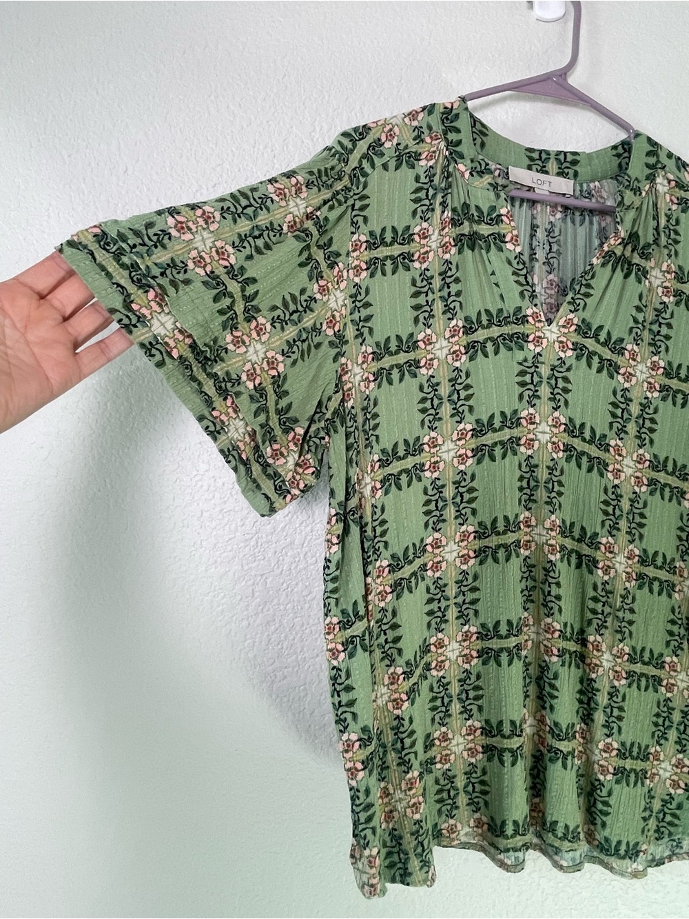 LOFT Green Floral Viscose Split Neck Blouse Size L - Picture 3 of 6